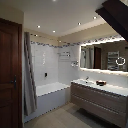 Le Manoir De Mathan A La Campagne 5 Mn D'arromanches Et 10 Mn De Bayeux Hotel Crepon